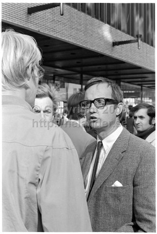 Election debate on the street, Drottninggatan, Stockholm. (1970)