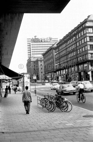 Crossing of Sveavägen/Tunnelgatan and the Concert hall. A crossing that would be known to the world 20 years later. (1966)