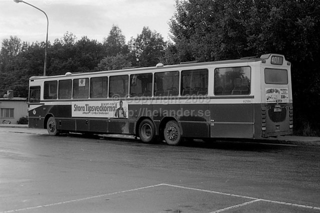 SL-buss nr 6206 på linje 401 vid vändplanen vid Flaten, Älta, Stockholm. (1987)