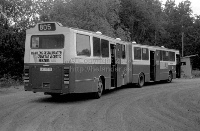 SL-buss nr 6437 vid vändplanen vid Tyresö slott, Stockholm. (1987)