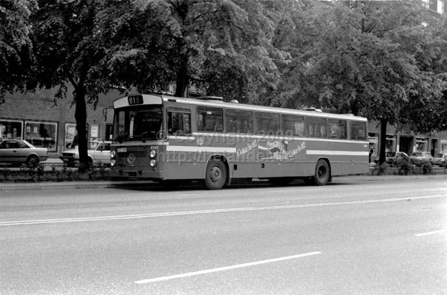 SL-buss nr 5198 vid Ringvägen, Södermalm, Stockholm. (1987)