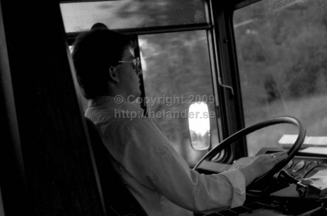 Bussförare (Stefan Helander) som kör en SL-buss, Stockholm. (1987)